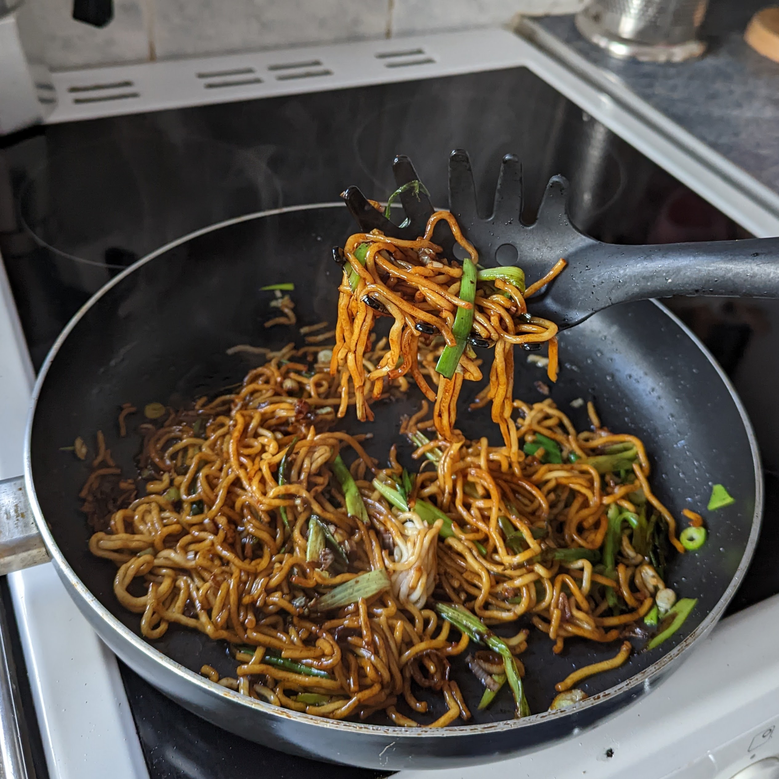 spring onion noodles image